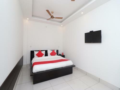 Oyo 26989 Hotel Invogue