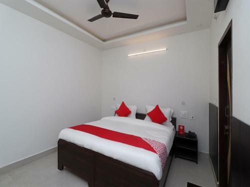 Oyo 26989 Hotel Invogue