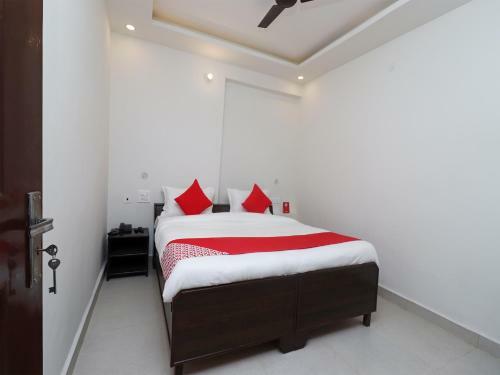 Oyo 26989 Hotel Invogue