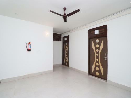 Oyo 26989 Hotel Invogue