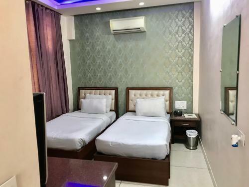 Hotel Leela Residency