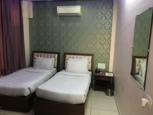 Hotel Leela Residency