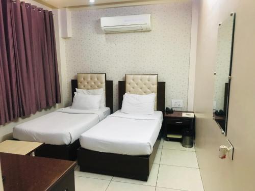 Hotel Leela Residency