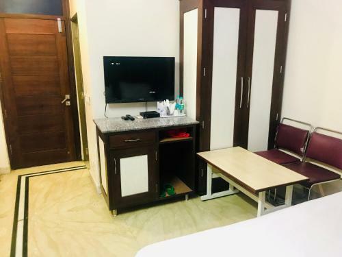 Hotel Leela Residency
