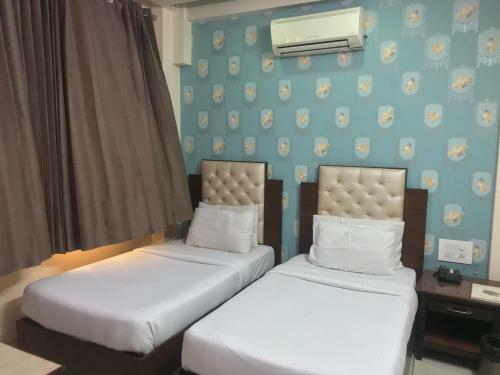 Hotel Leela Residency