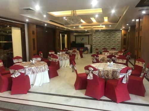 Hotel Leela Residency