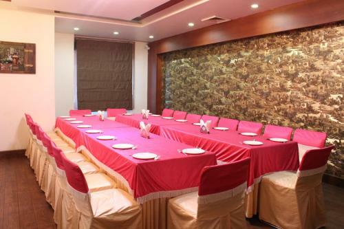 Hotel Leela Residency
