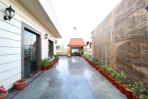 Hotel Leela Residency