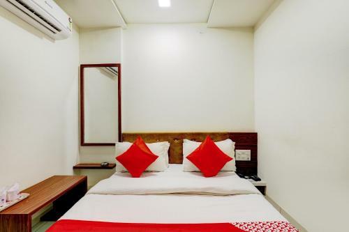 Oyo 8555 Hotel Grand Crystal