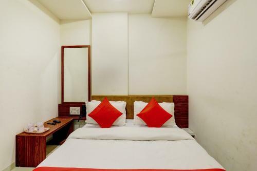 Oyo 8555 Hotel Grand Crystal