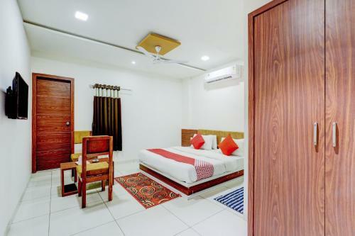 Oyo 8555 Hotel Grand Crystal
