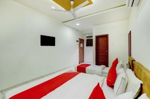 Oyo 8555 Hotel Grand Crystal