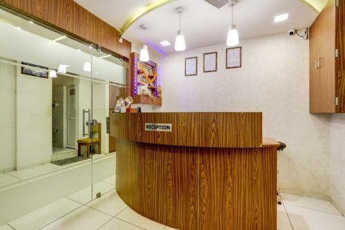 Oyo 8555 Hotel Grand Crystal