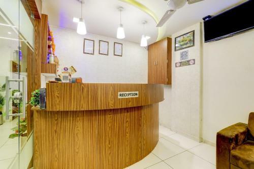Oyo 8555 Hotel Grand Crystal