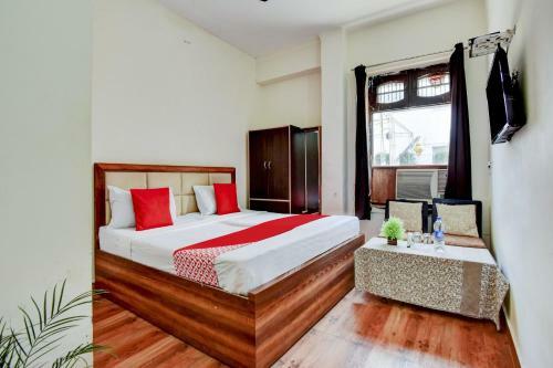 Oyo 15742 Hotel Ashoka