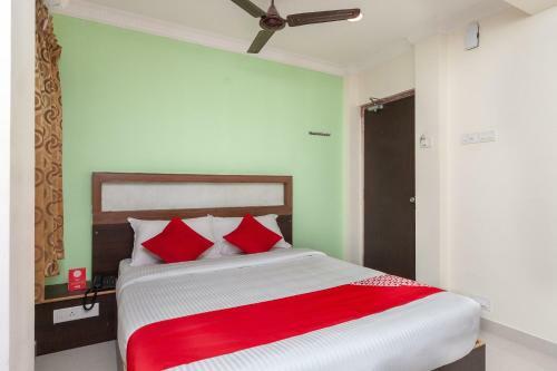 Bed & Breakfast Oyo 24311 Sai Sasi Residency
