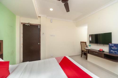 Bed & Breakfast Oyo 24311 Sai Sasi Residency