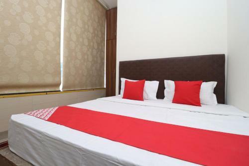 Oyo 28575 Hotel J&b