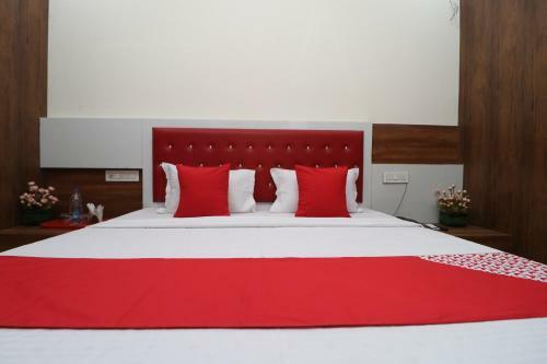 Oyo 28575 Hotel J&b