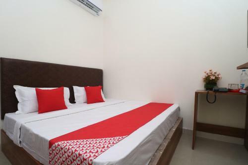 Oyo 28575 Hotel J&b