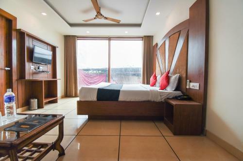 Capital O 69427 Hotel Green Tree