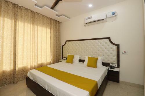 Fabhotel Aura