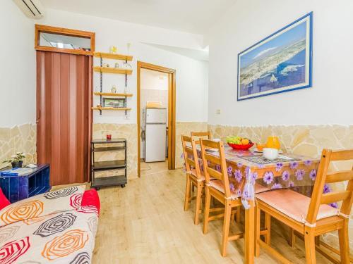 Exotic Holiday Home In Acicastello Near Sea