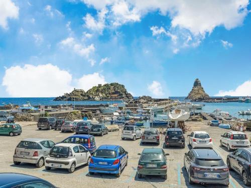 Exotic Holiday Home In Acicastello Near Sea