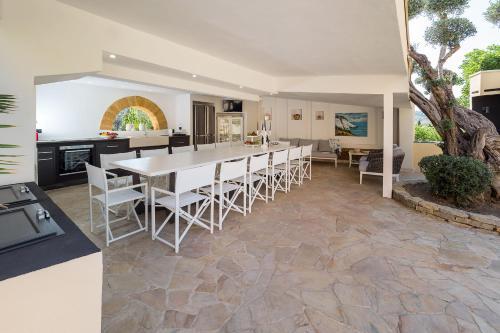 Agrigento Villa Sleeps 14 Pool Air Con Wifi
