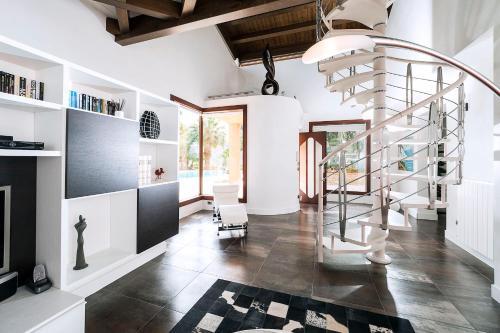 Agrigento Villa Sleeps 14 Pool Air Con Wifi