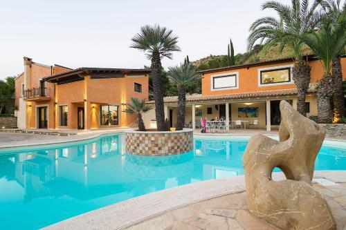 Agrigento Villa Sleeps 14 Pool Air Con Wifi