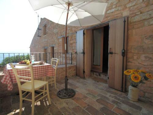 Lovely Holday Home In Acqualagna With Garden