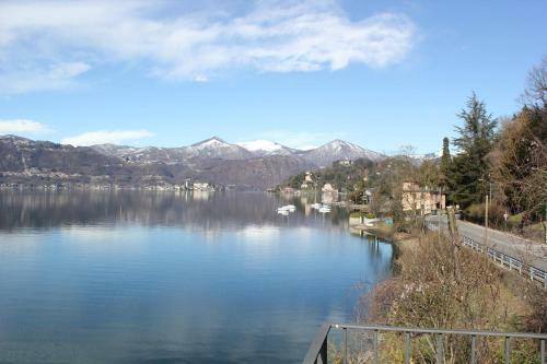 Lakefront Apartment With Spectacular Views