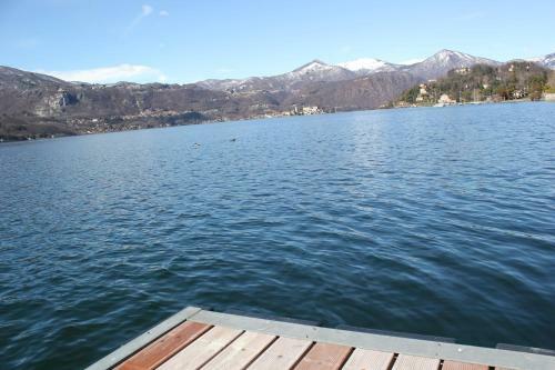 Lakefront Apartment With Spectacular Views