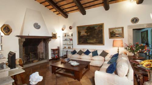Villa Casale Di Totano 12