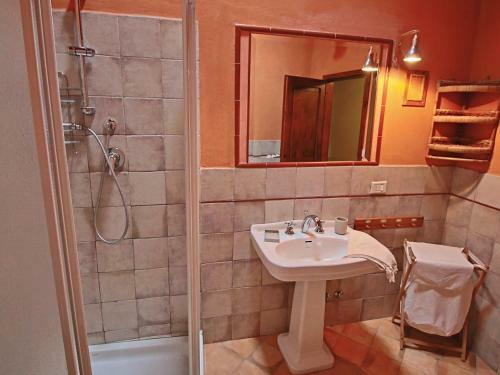 Spacious Farmhouse In Apecchio With Pool