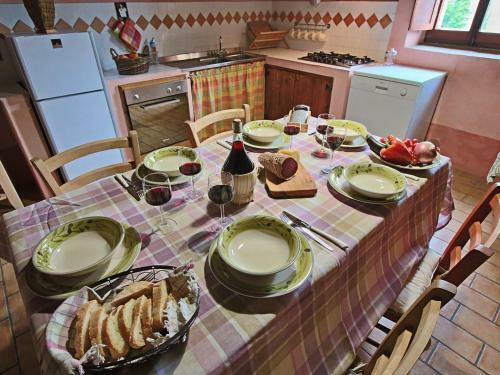 Spacious Farmhouse In Apecchio With Pool