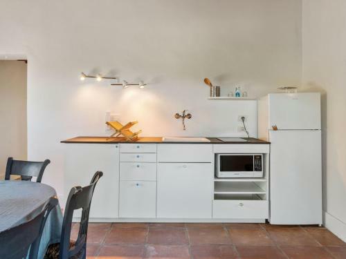 Rustic Apartment In Anghiari With Pool