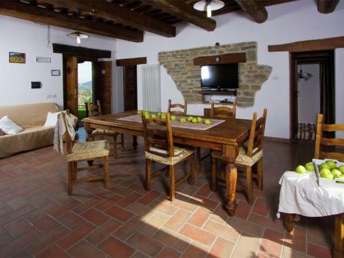 Stunning Villa In Apecchio With Jacuzzi