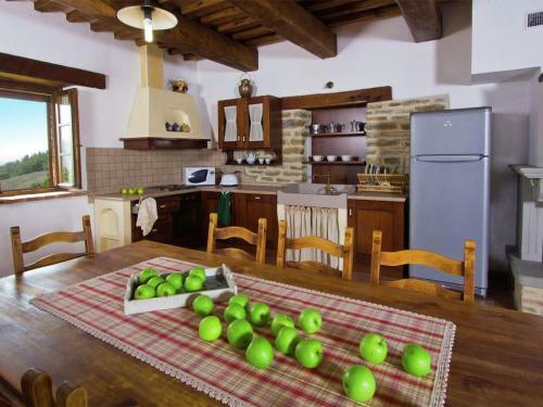Stunning Villa In Apecchio With Jacuzzi