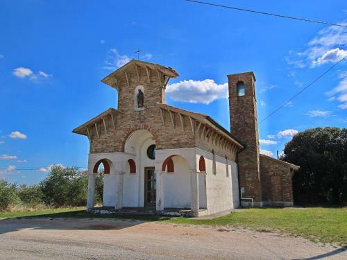 Beautiful Villa In Piticchio With Swimming Pool