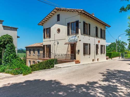 Beautiful Villa In Piticchio With Swimming Pool