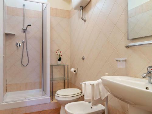Beautiful Villa In Piticchio With Swimming Pool