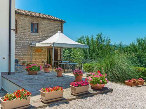 Beautiful Villa In Piticchio With Swimming Pool