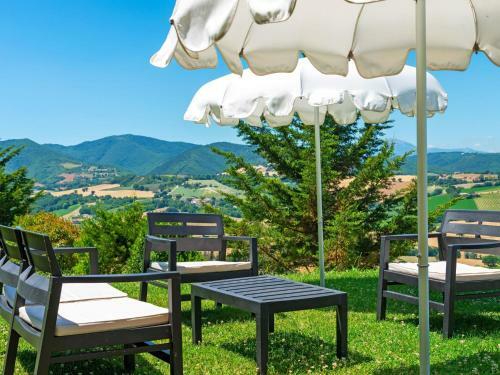 Beautiful Villa In Piticchio With Swimming Pool