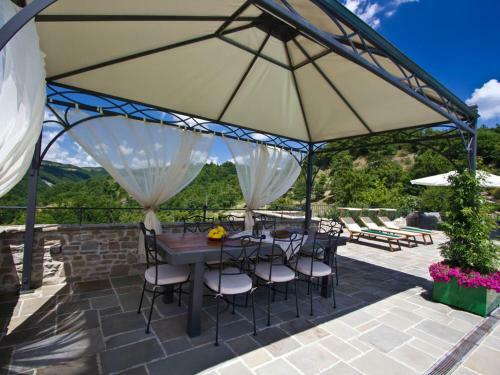 Scenic Villa In Apecchio With Swimming Pool