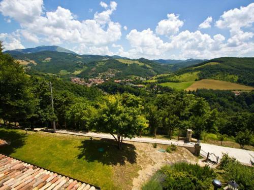 Scenic Villa In Apecchio With Swimming Pool
