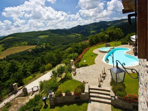 Scenic Villa In Apecchio With Swimming Pool