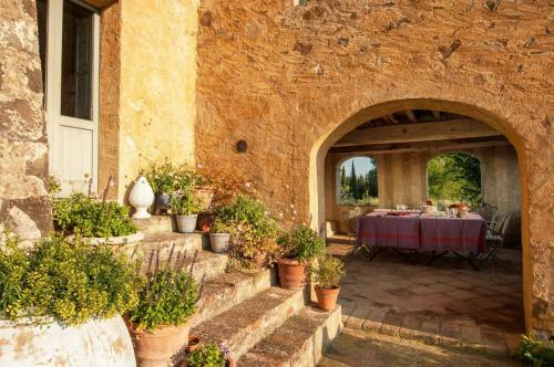 Argiano Villa Sleeps 16 Wifi