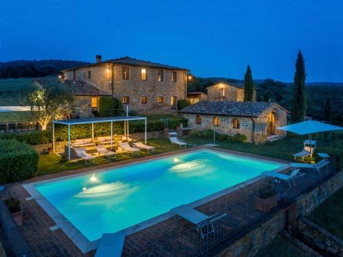 Arezzo Villa Sleeps 20 With Pool